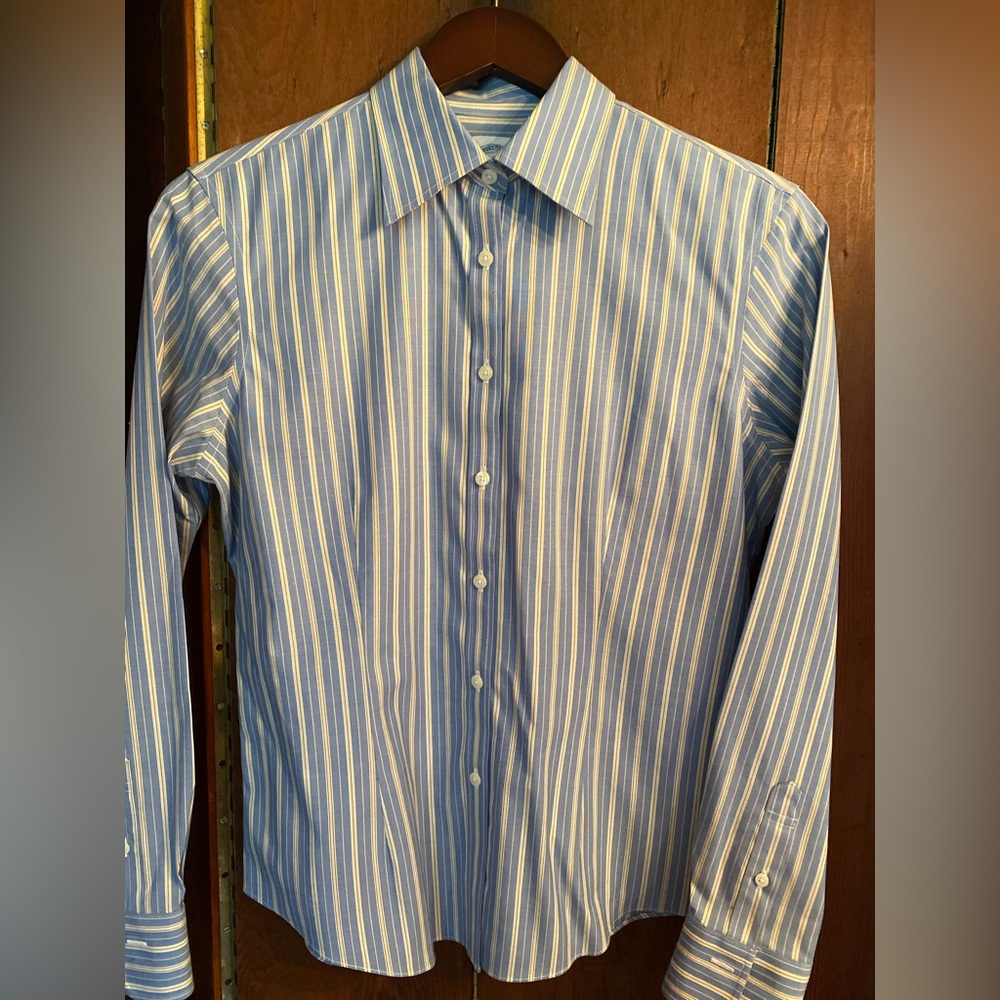 Brooks brothers size 4 women’s dress shirt. Tags removed, never worn.